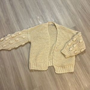 Puffy sleeve sweater